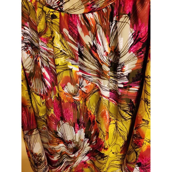 St. John 100% Silk Cami Blouse Tank in "Watercress Multi" Size L NWT - Picture 7 of 7